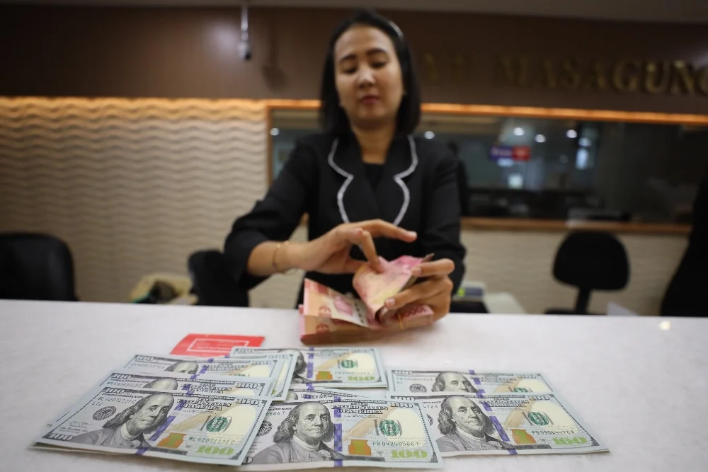 Rupiah Ditutup Menguat ke Level Rp16.197, Dolar AS Melemah